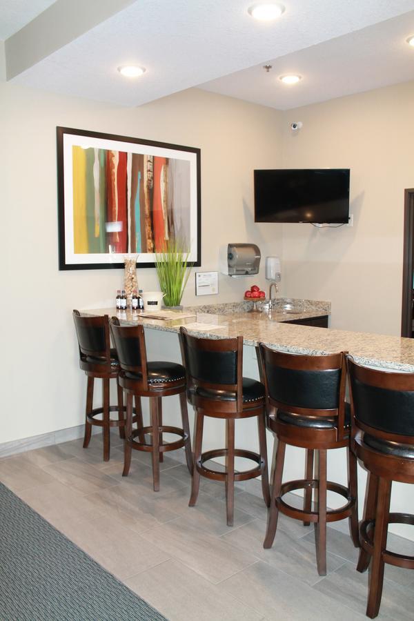 Brookstone & - Hotel 2*